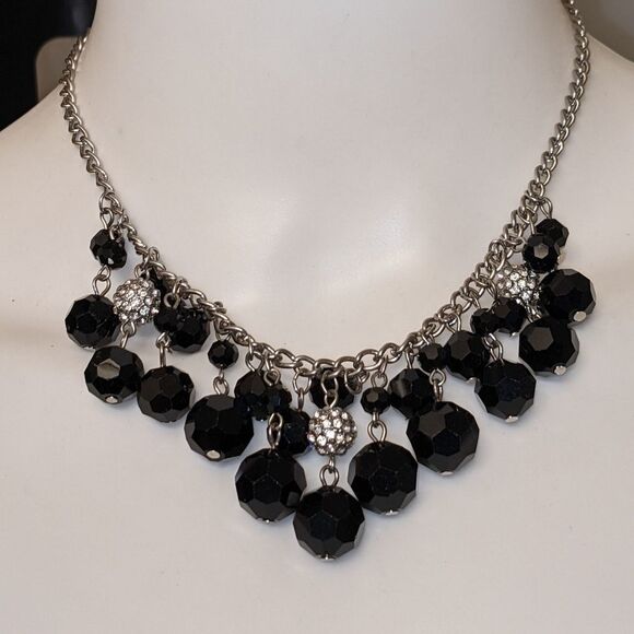 Chaps Jewelry - Vintage perfect sized black & silver statement necklace